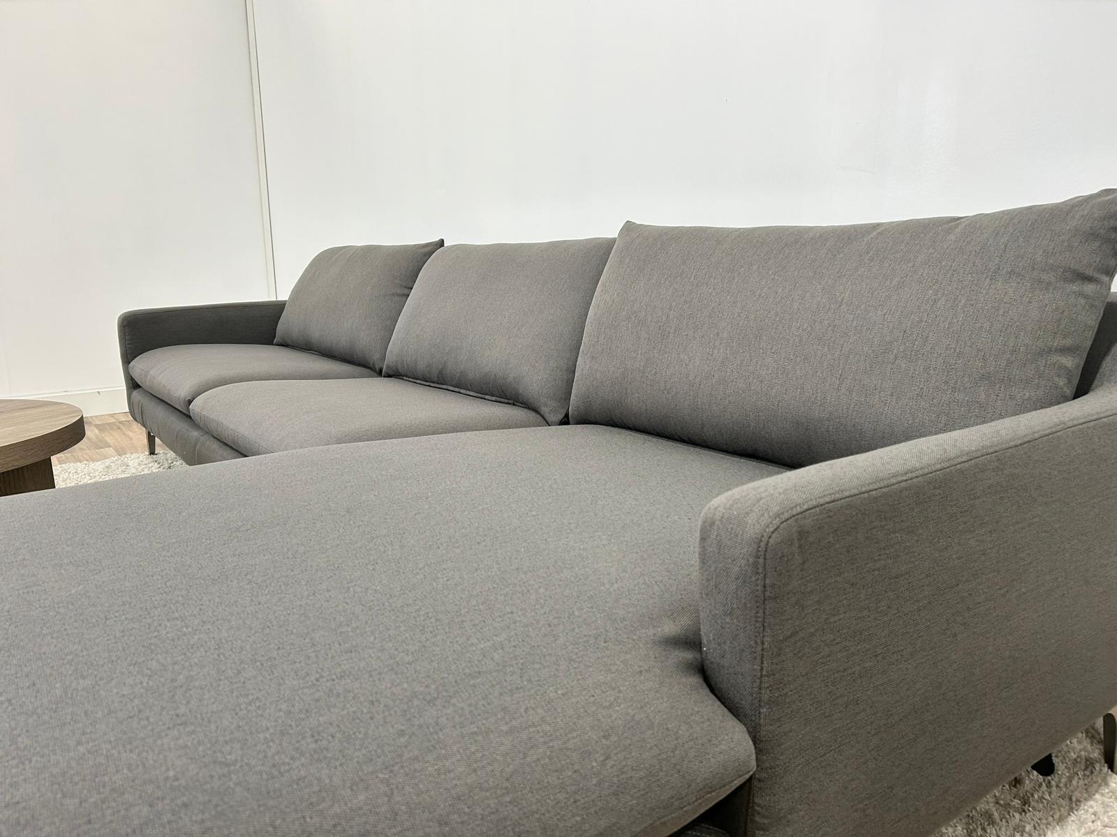 Nuevo Anders Sectional Sofa