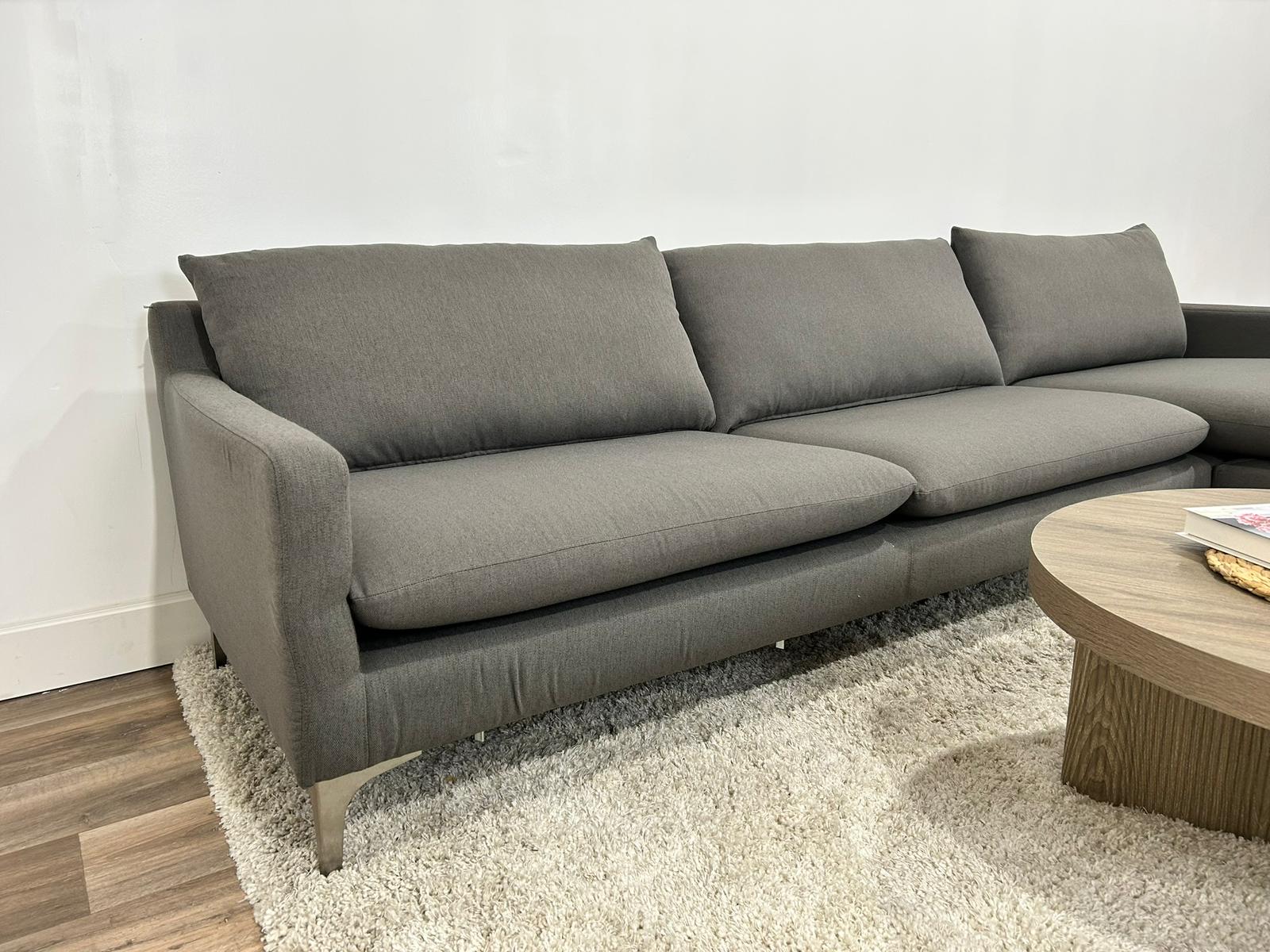 Nuevo Anders Sectional Sofa