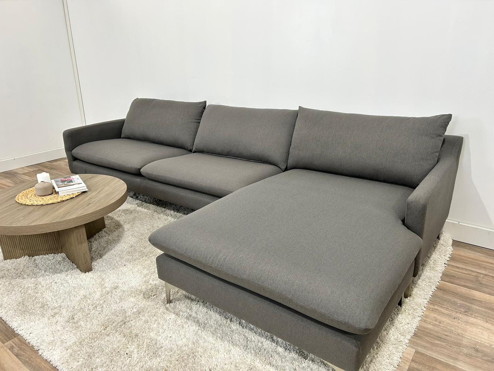 Nuevo Anders Sectional Sofa