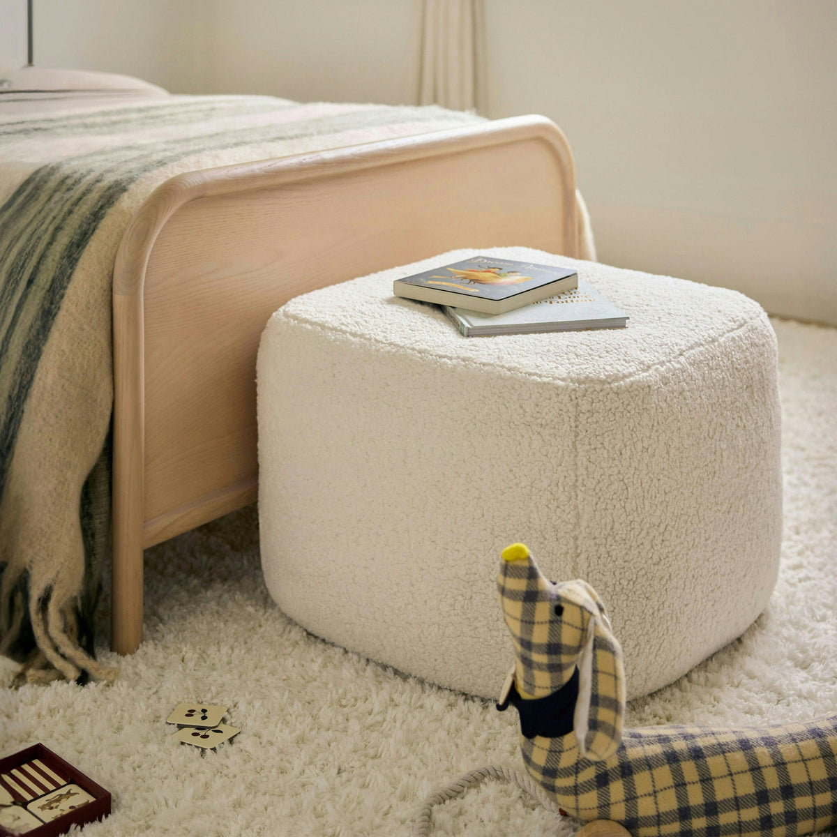 Petter 25" Pouf - Short Shearling White